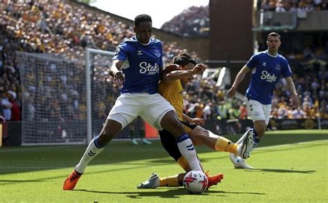 Everton grabs last-minute equalizer in fight for EPL survival